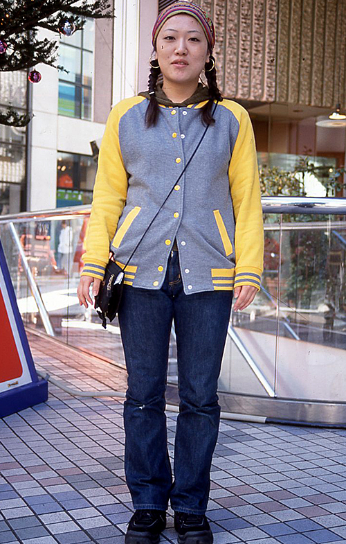 00048 21歳 女性 専門学校生(服飾デザイン)