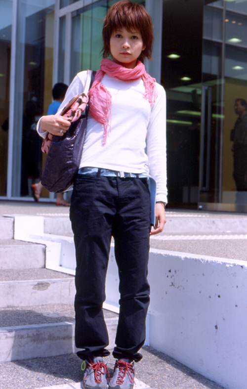 00372 22歳 女性 大学4年生(日本文学)