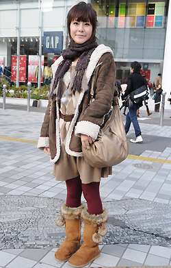 03205 23歳 女性 大学生（服飾）