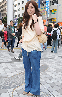 03338 22歳 女性 会社員(事務)