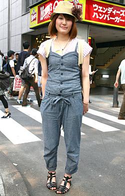 03355 19歳 女性 大学2年生(服飾)