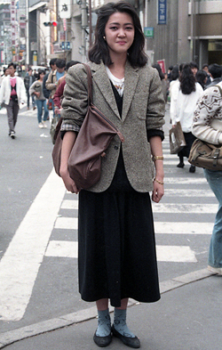 int052_j01 21歳 女性 専門学校生(ファッションデザイン)