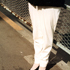 ストリートファッション,ストリートスナップ,ファッションスナップ,across,アクロス,白,パンツ,ヴィヴィッド,