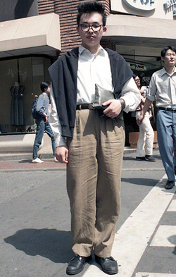int058_j01 19歳 男性 専門学校生(ファッションデザイン)