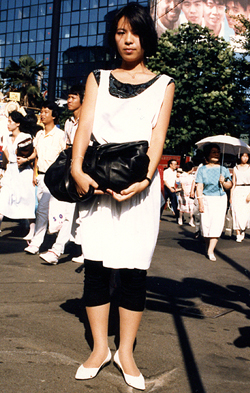 int061_h04 22歳 女性 会社員(事務)