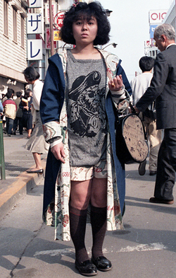 int069_j01 18歳 女性 専門学校生(ファッションデザイン)