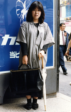 int071_j05 19歳 女性 専門学校生(ファッション)