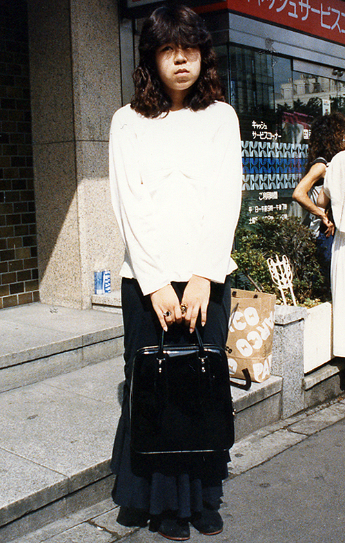 int073_h04 18歳 男性 専門学校(服飾)