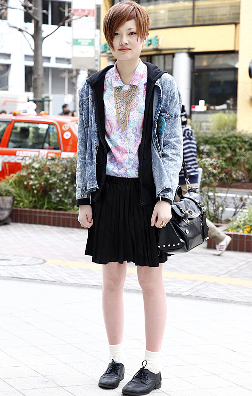 04467 18歳 女性 専門学校生(服飾)