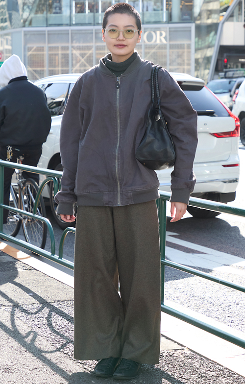 09855 22歳 女性 専門学校3年　服飾オートクチュール