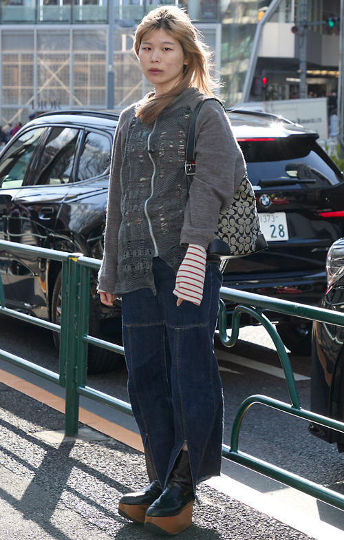 09863 24歳 女性 大学3年（服飾）