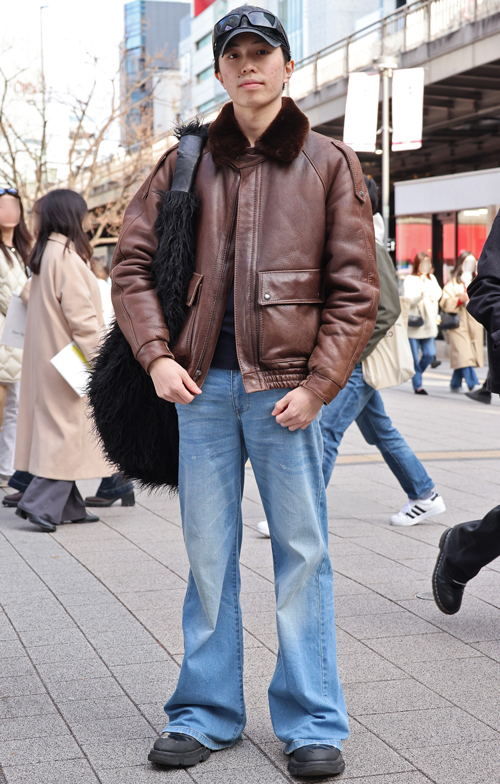 09869 22歳 男性 大学3年生（経営）