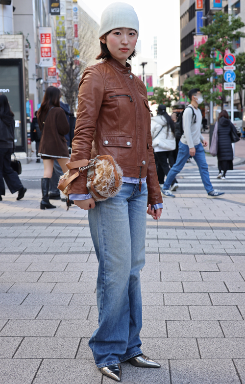 09876 20歳 女性 大学2年生（商学）