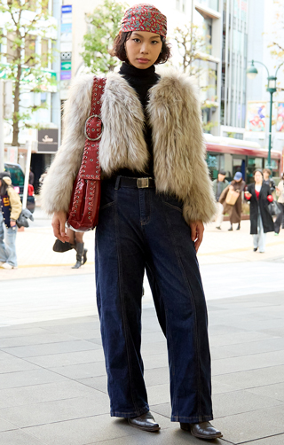 世代やトライブを超え定番化する白／ベージュ系アウター：定点観測・第