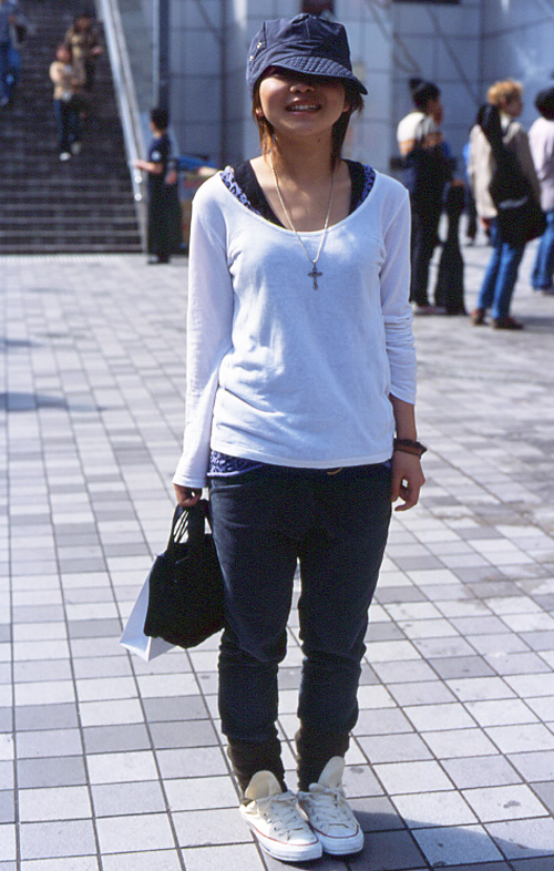 01098 20歳 女性 大学2年生(法学)