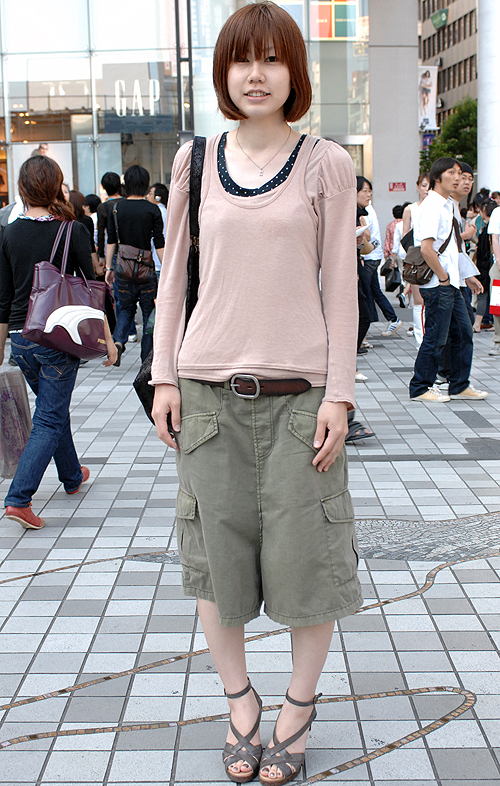 02472 23歳 女性 会社員(介護士)