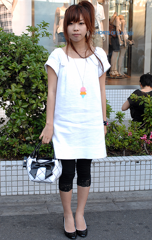 02475 19歳 女性 大学2年生(社会学)