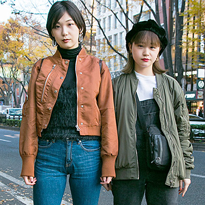 定点観測,ストリートファッション,ストリートスナップ,ファッションスナップ,across,アクロス,streetsnap,東京,tokyo,渋谷,shibuya,新宿,shinjuku,原宿,harajuku,fashion,snap,streetsnap,street,style,streetstyle,,pants,trousers,リラックス,フレアパンツ,シルエット,パンツ,パンツルック,フレアパンツ,70s,70年代風,70sスタイル,ディテール,ロマンティック,フェミニン,女性らしい,甘さ,ベルスリーブ,カットオフ,リメイク,ドメスティックブランド,ボタン,ジップ,ジッパー,チャック,フレア,裾折り返し,デザイナーズブランド,デザインディテール,切り込み,スリット,バスケ,バスケットボール,運動着,ケイスケヨシダ,もたつき感,古着っぽい,古着,サイケ,サイケデリック,ハズし,フレンチ,懐かしい,ジャストウエスト,flare,flarepants,feminine,bellsleeve,button,zipper,slit,used,vintage,psychedelic,french,basketball,90s,