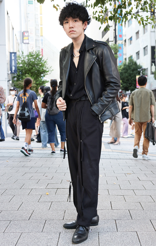 08681 22歳 男性 大学4年生(服飾)