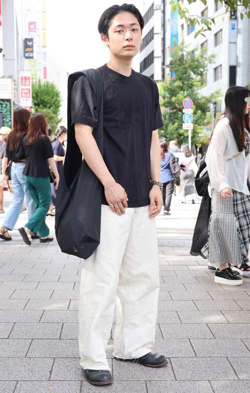 08989 22歳 男性 大学3年生(空間デザイン)