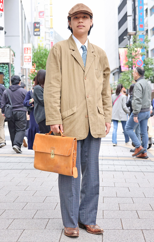 09042 20歳 男性 専門学校生(服飾)