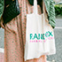 定点観測,ストリートファッション,ストリートスナップ,ファッションスナップ,across,アクロス,streetsnap,fashion,snap,street,style,streetstyle,髪型,hairstyle,ヘアスタイル,ヘアアレンジ,ハーフアップ,ヘアゴム,バレッタ,編み込み,三つ編み,ねじり,トートバッグ,白,ロゴ,バッグ,2個もち,