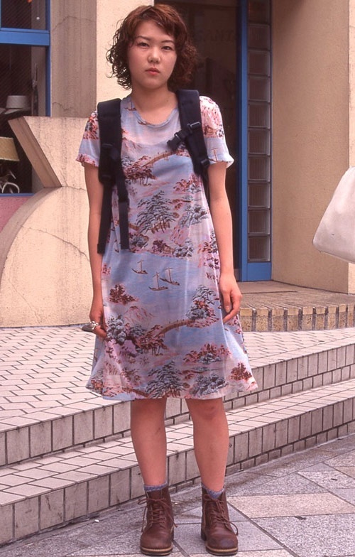 06159 18歳 女性 専門学校生(服飾)