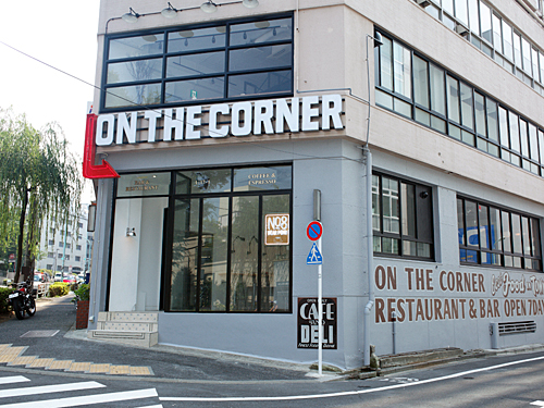「ON THE CORNER-NO.8 BEAR POND」「SUNDAY ISSUE」「party ground」