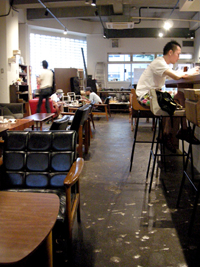 ストリートファッション,ストリートスナップ,ファッションスナップ,across,アクロス,表参道,OMOTESANDO KOFFEE,表参道コーヒー,珈琲,コーヒー