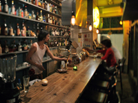 ストリートファッション,ストリートスナップ,ファッションスナップ,across,アクロス,新宿,バー,BAR FILL UP,ガソリンスタンド,リノベーション,再開発,ダブリューズカンパニー,飲食