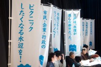 ミズベリング,MIZBERING, 陣内秀信, 水辺とまちのソーシャルデザイン懇談会, 国土交通省, 水辺, 河川管理者,ミズベリングプロジェクト,ミズベリング東京会議,公益財団法人リバーフロント研究所,井出玄一, ボートピープルアソシエーション,伊藤香織,忽那裕樹,紫牟田伸子, 金井司, SCOP, 山名清隆, 水都大阪フェスティバル,馬場正尊,規制緩和,中の島公園,北浜エリア,道頓堀川, 墨田公園,万世橋,ｍAAchエキュート,