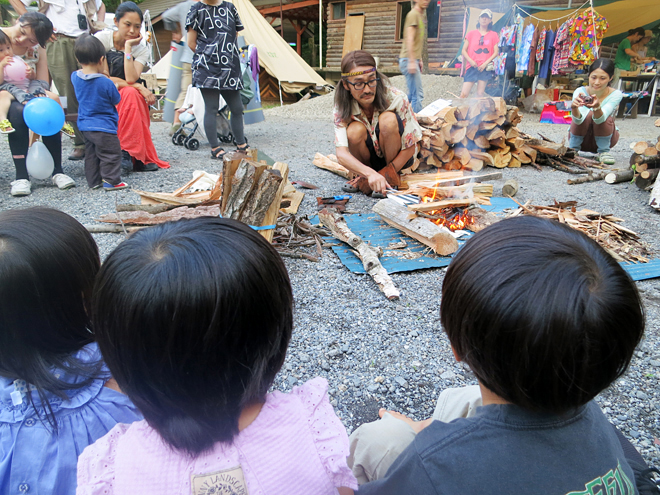 ニュービレッジ ポトラッチキャンプ,OVA NU VILLAGE -a potlatch camp,OVA ,ファミリー,家族,山梨,フェス,イベント,ソーラーパネル,自然エネルギー,野外イベント,子ども,キャンプ,アウトドア,ポトラッチ,ポットラック,パーティー,レイブ,祭,村,キャンプ,新しい村,Mangosteen,ケータリング,ジビエ,monro,アウトドアアパレル,マンゴスチン,コミュニティ,インディアン,野外フェス,社会,民俗学,人類学